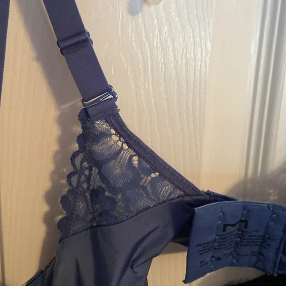 Two for $10 maiden form bras - Picture 4 of 7